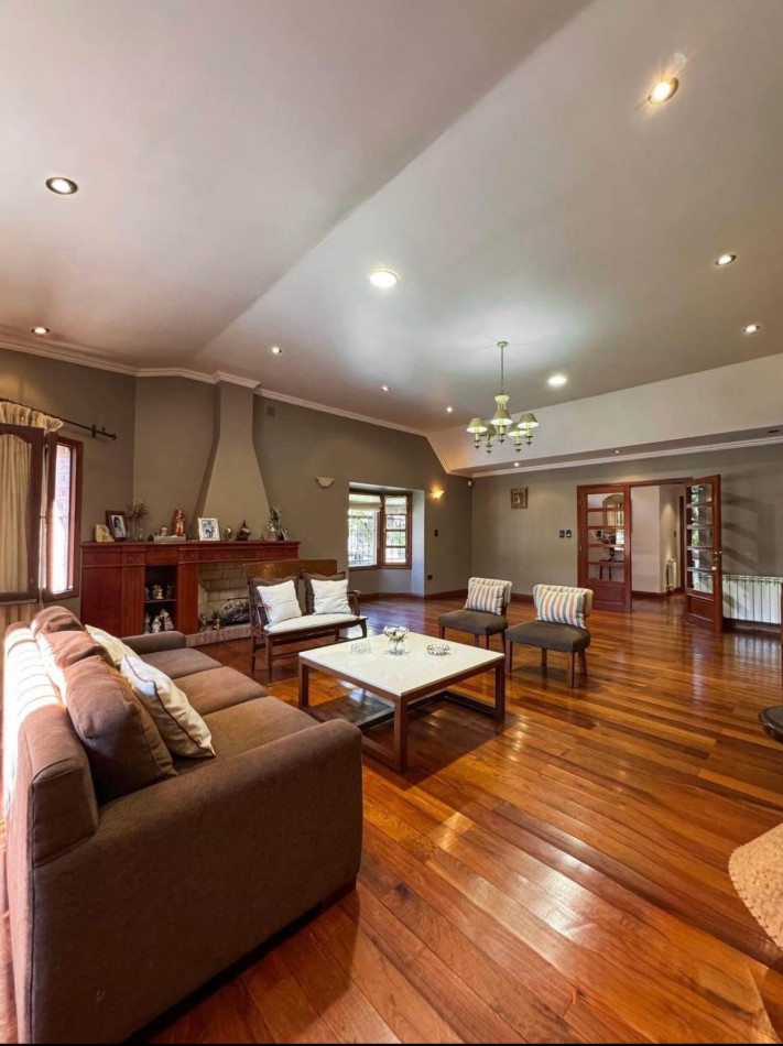 ESPECTACULAR CASA EN ALQUILER TRES CERRITOS