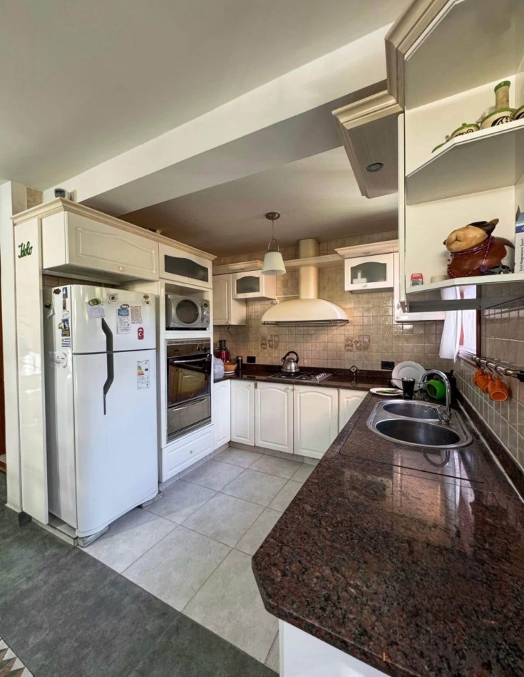 ESPECTACULAR CASA EN ALQUILER TRES CERRITOS