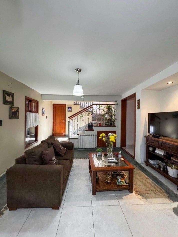 ESPECTACULAR CASA EN ALQUILER TRES CERRITOS