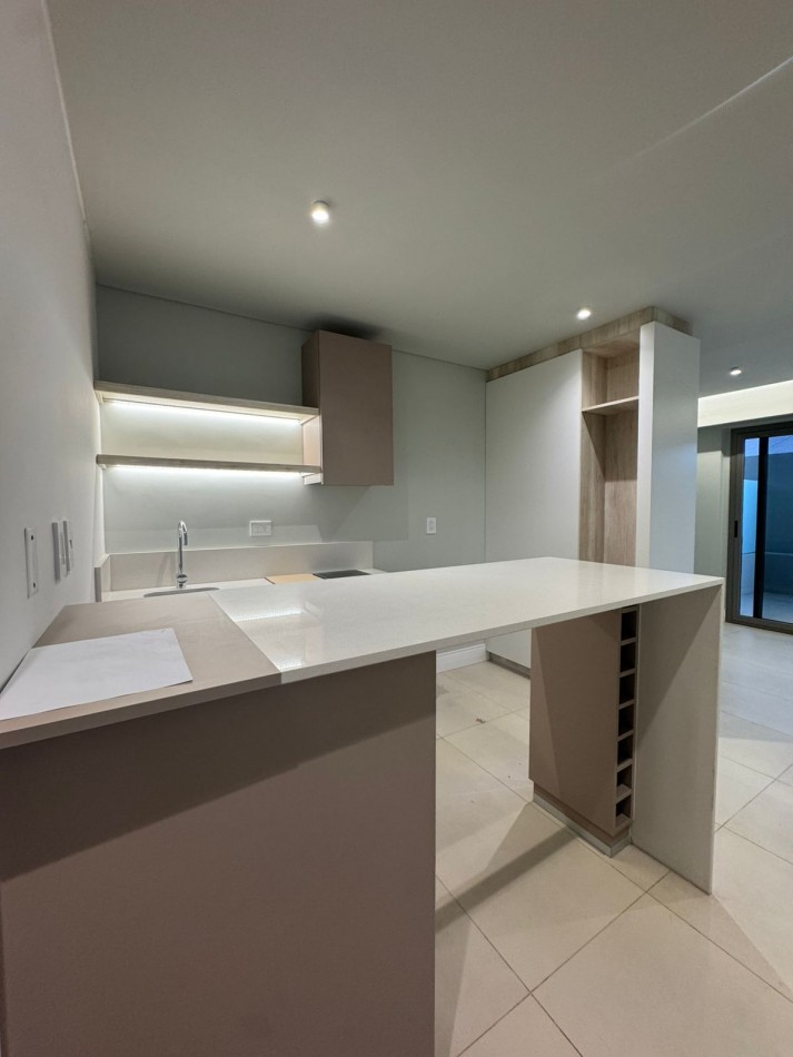 ALQUILER DEPARTAMENTO MONOAMBIENTE CON PATIO / BALCON