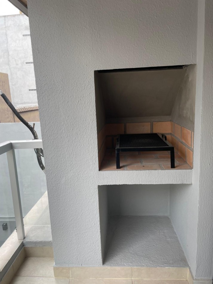 HERMOSO DEPTO UN DORMITORIO CON BALCON COCHERA CERCA DEL SHOPPING