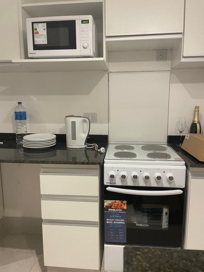 HERMOSO DEPTO UN DORMITORIO CON BALCON COCHERA CERCA DEL SHOPPING