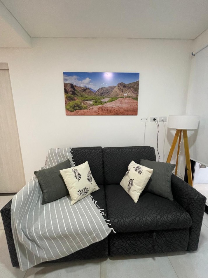 HERMOSO DEPTO UN DORMITORIO CON BALCON COCHERA CERCA DEL SHOPPING