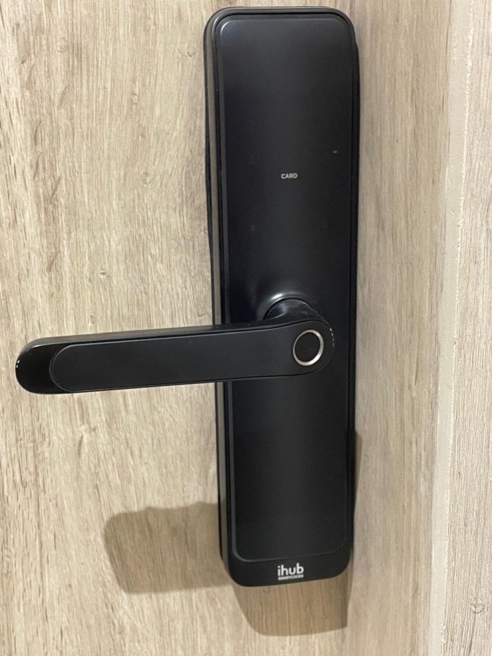 HERMOSO DEPTO UN DORMITORIO CON BALCON COCHERA CERCA DEL SHOPPING