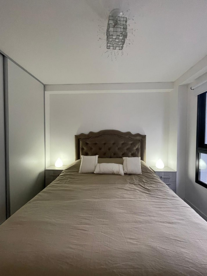 HERMOSO DEPTO UN DORMITORIO CON BALCON COCHERA CERCA DEL SHOPPING