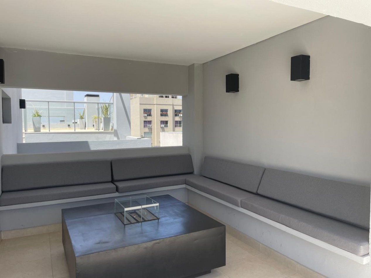 HERMOSO DEPTO UN DORMITORIO CON BALCON COCHERA CERCA DEL SHOPPING