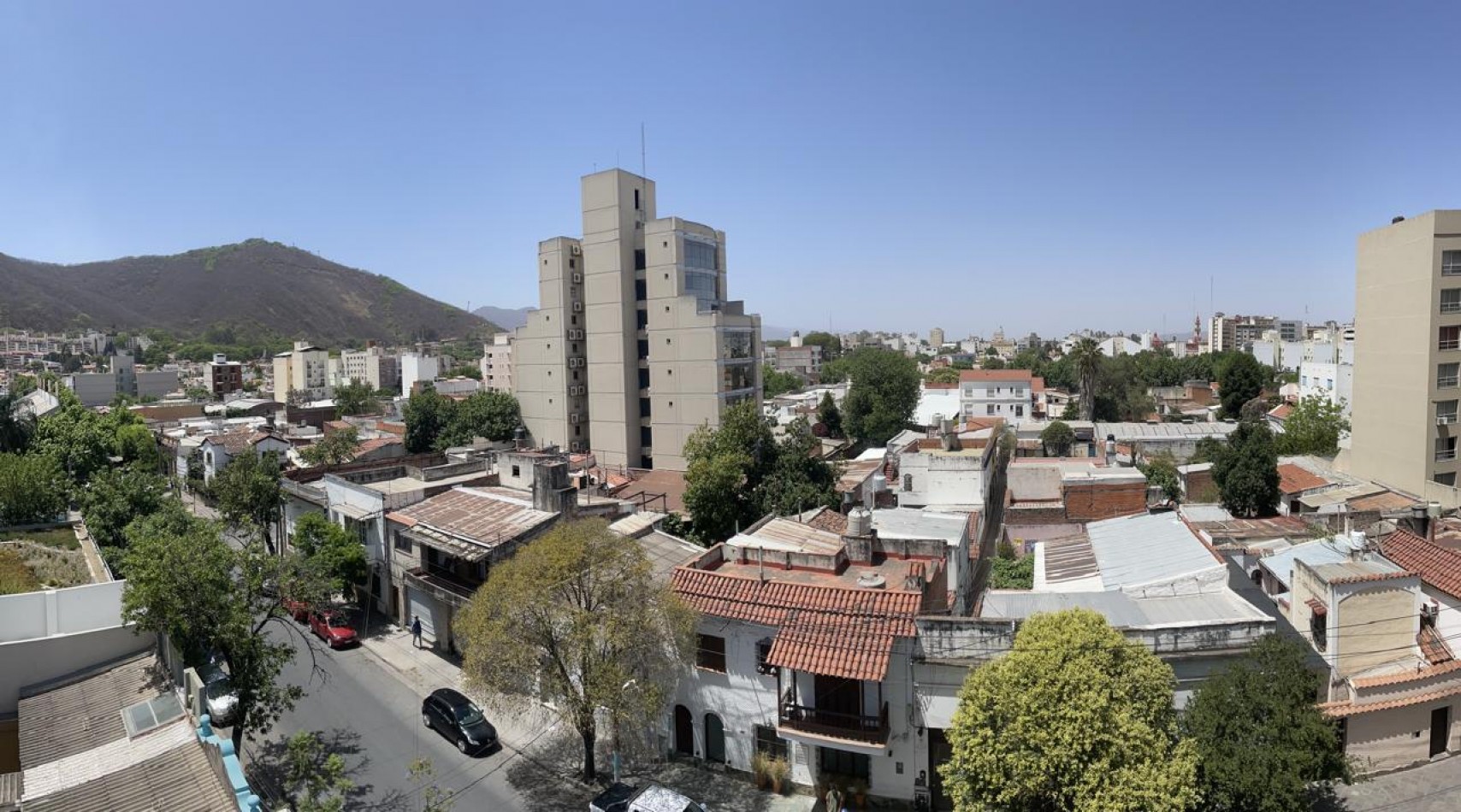 HERMOSO DEPTO UN DORMITORIO CON BALCON COCHERA CERCA DEL SHOPPING