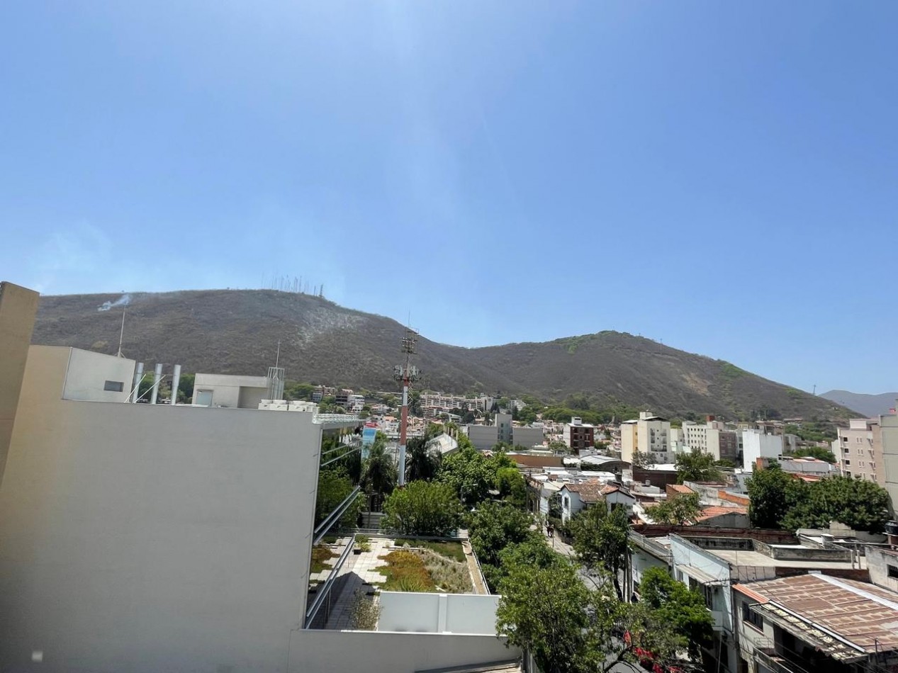 HERMOSO DEPTO UN DORMITORIO CON BALCON COCHERA CERCA DEL SHOPPING