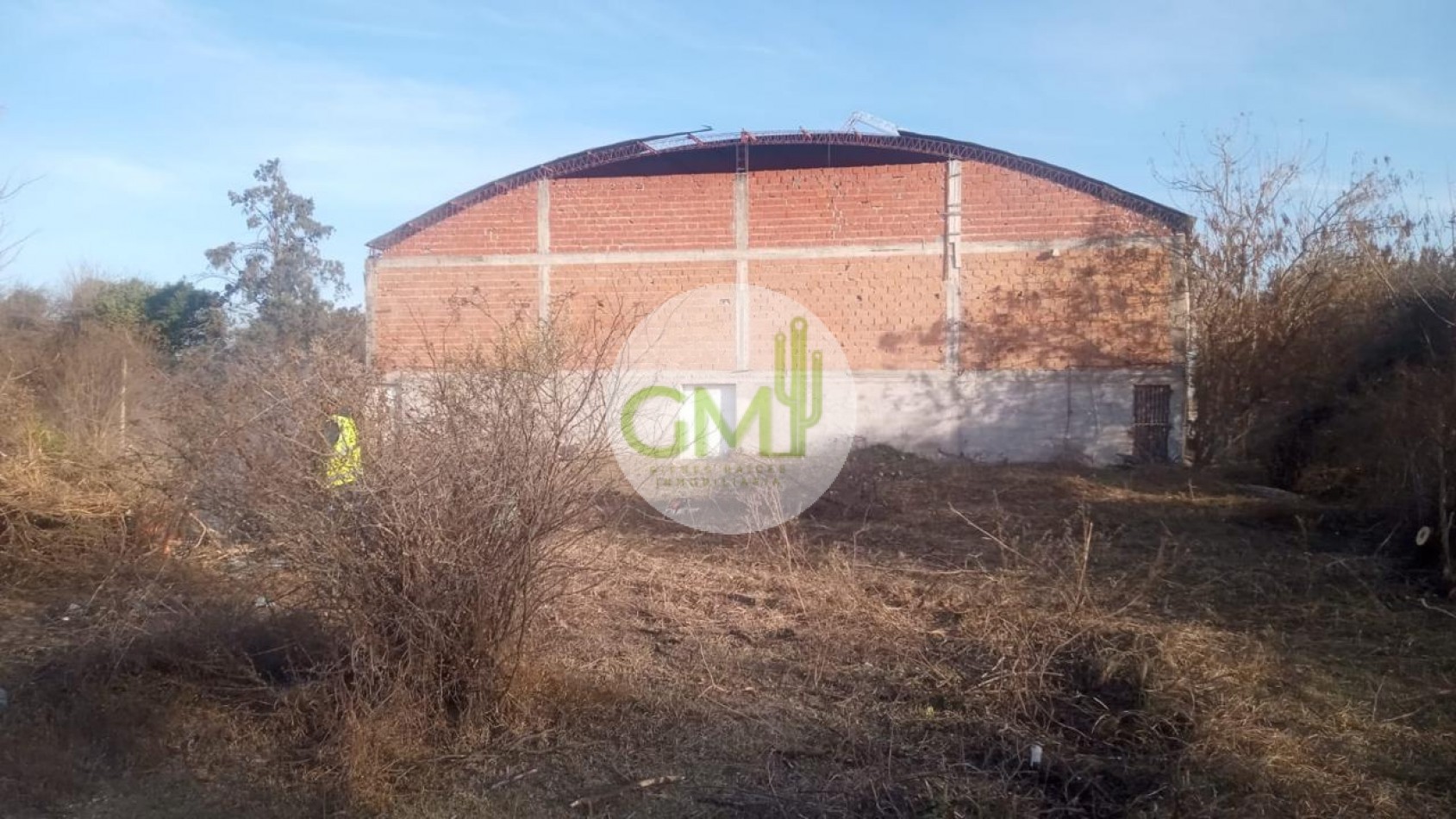 GALPON ZONA ATOCHA CON AMPLIO TERRENO  EN ALQUILER