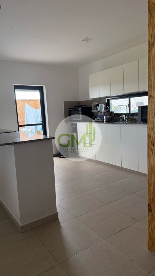 OPORTUNIDAD CASA EN LA VERBENA frente aeropuerto