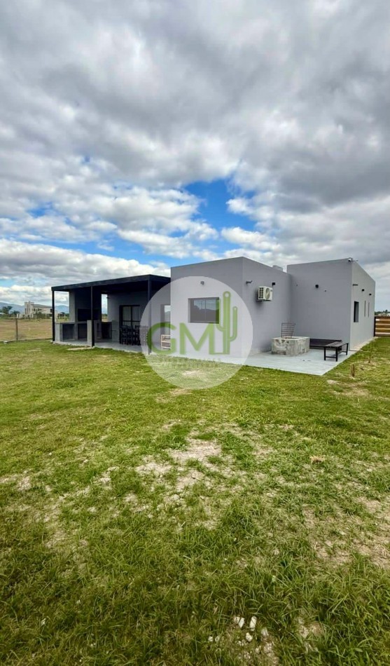 OPORTUNIDAD CASA EN LA VERBENA frente aeropuerto
